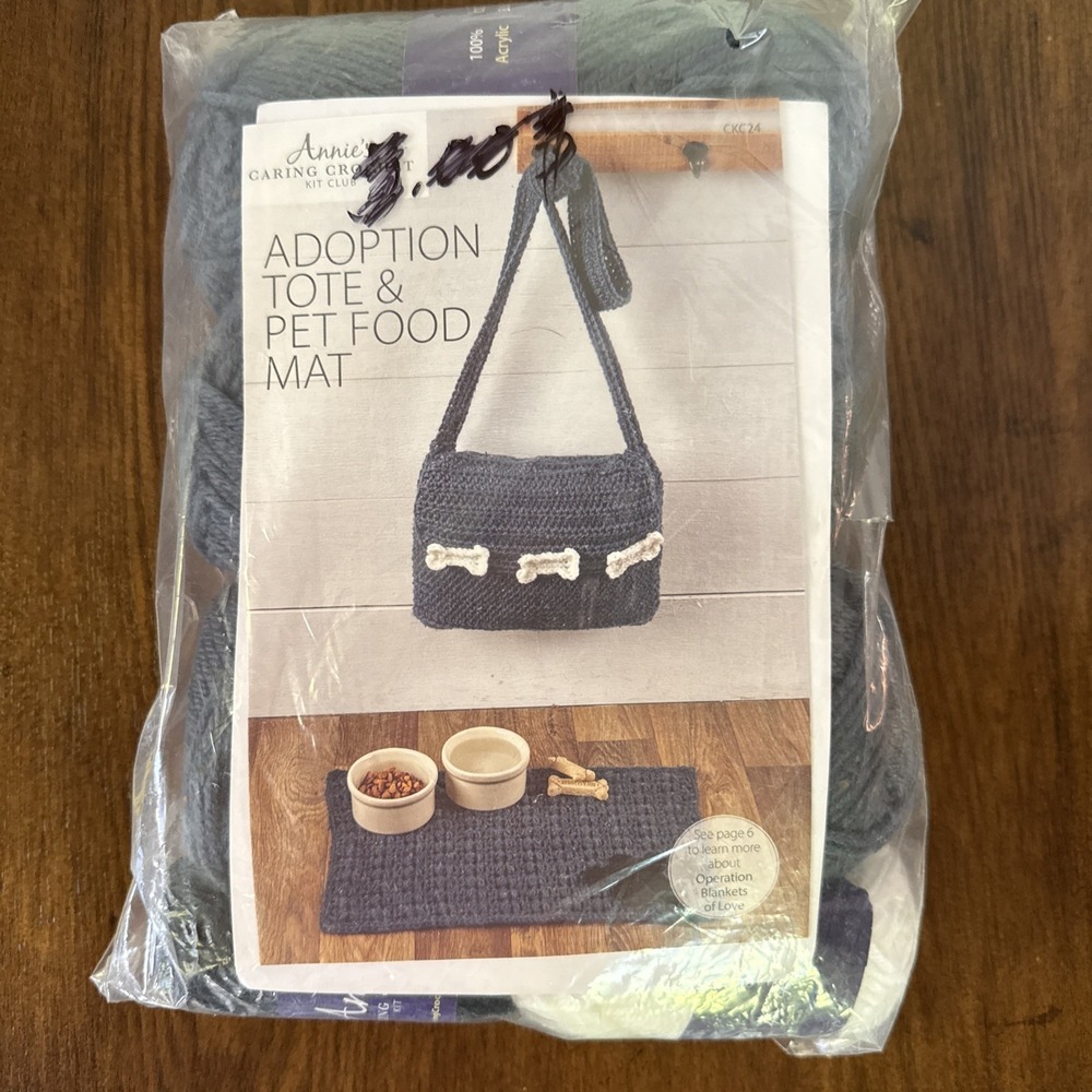 Annie's Caring Crotchet Kit Adoption Tote & Pet Food Mat CKC24